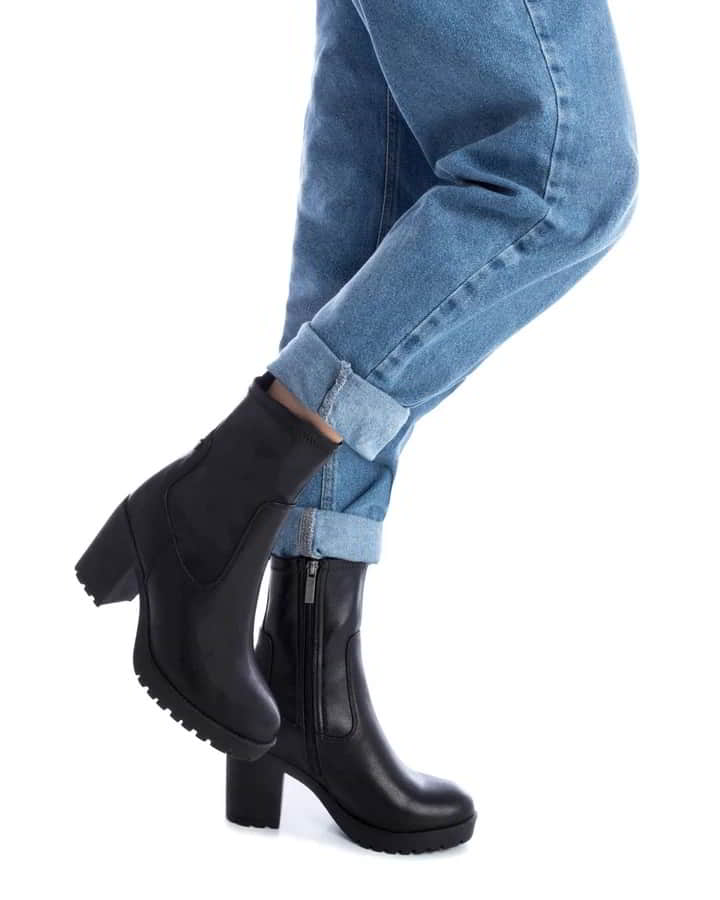 Botines de Caña Alta y Elástica Marca Refresh RF171038