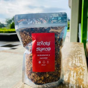 Granola artesanal con arándanos y naranaja