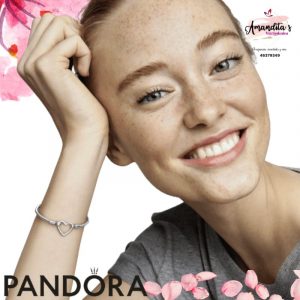 Brazalete Cadena de Serpiente con Cierre de Corazón Pandora Moments