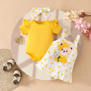 Trajecito de overol con vestido color amarillo