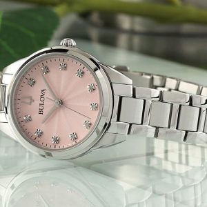 BULOVA Reloj de pulsera de acero inoxidable con esfera rosa para mujer, plateado, Pulsera