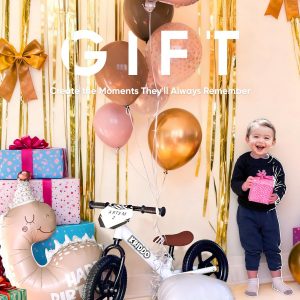 KRIDDO Bicicleta de equilibrio para niños de 2 años, de 24 meses a 5 años, bicicleta de empuje de 12 pulgadas con placa personalizada (3 juegos de calcomanías incluidas), bicicleta de regalo para