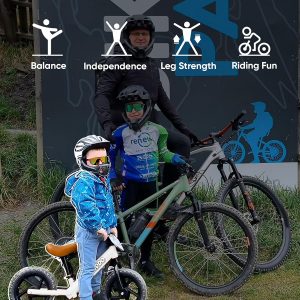 KRIDDO Bicicleta de equilibrio para niños de 2 años, de 24 meses a 5 años, bicicleta de empuje de 12 pulgadas con placa personalizada (3 juegos de calcomanías incluidas), bicicleta de regalo para