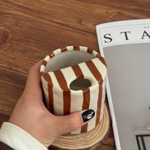 Taza de café grande con platillo, tazas de café de cerámica, taza de café de porcelana y platillo pintado a mano (marrón)