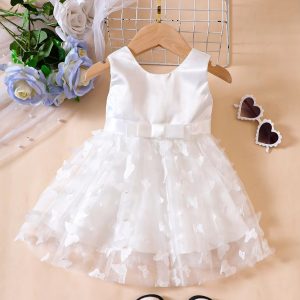 Vestido blanco con diseño de mariposas