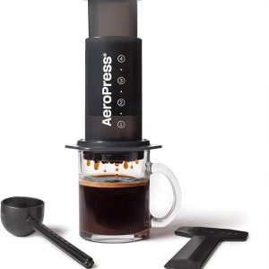 AeroPress Cafetera original y estilo expreso, cafetera portátil de nivel barista con cámara, émbolo y filtros, cafetera rápida y cafetera espresso