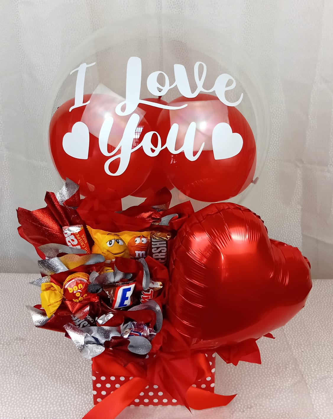 Globos y chocolates