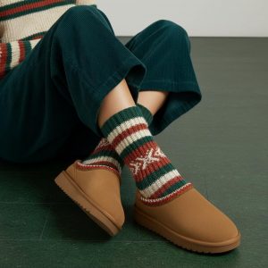 CUSHIONAIRE Pantuflas Keto para mujer, con cierre deslizante de ante - Cómodas y elegantes, con espuma viscoelástica y forro de piel sintética, disponibles en anchos amplios