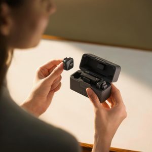 DJI Mic Mini (2 TX + 1 RX + estuche de carga), micrófono inalámbrico Lavalier para iPhone/cámara/Android, ultraligero, audio rico en detalles, uso de 48 horas, cancelación de ruido, limitación
