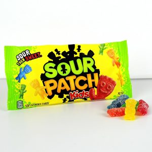 SOUR PATCH KIDS Caramelos suaves y masticables, 2 onzas
