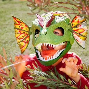Mattel Jurassic World Dilophosaurus Role Play Mask with Venom Launchin Water Feature, Sound & Adjustable Frill, Dinosaur Costume Headgear Toy
