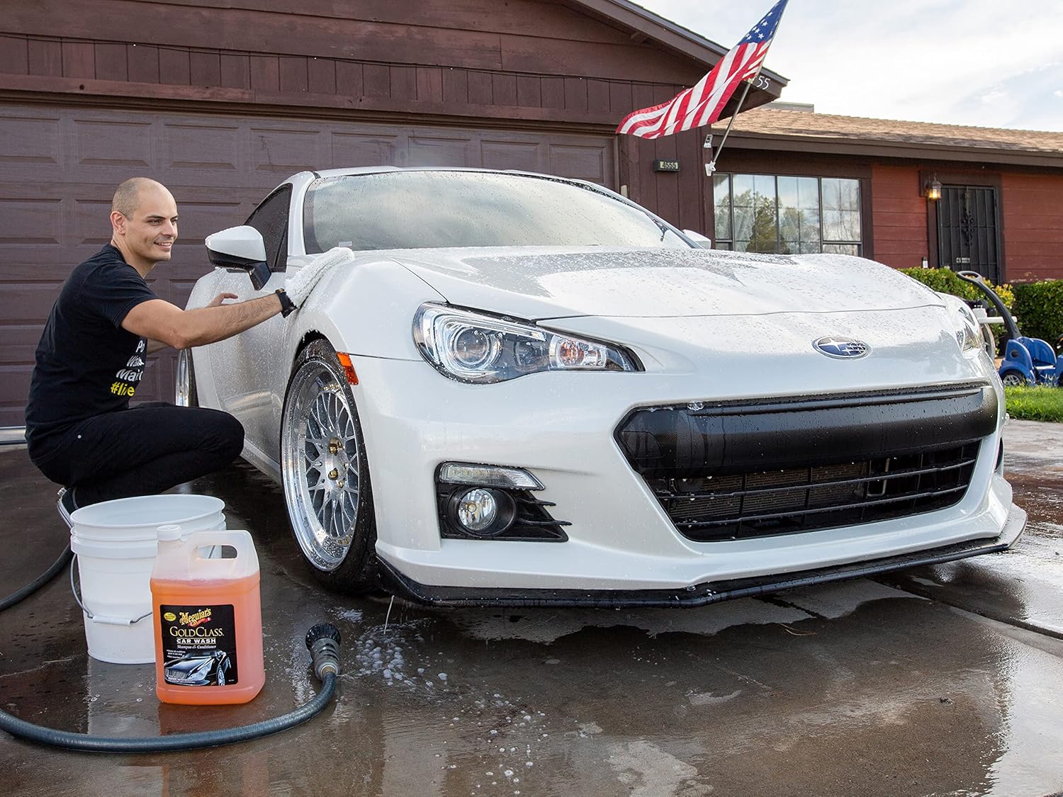 Meguiar's Car Wash Bundle - 1 Gallon Gold Class Car Wash & Water Magnet Microfiber Drying Towel - Everything You Need to Wash and Dry Your Car - Washing Essentials in One Convenient Set