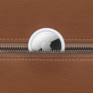 Apple AirTag 4 Pack. Mantén un seguimiento y encuentra tus llaves, cartera, equipaje, mochila y más. Configuración simple con un toque con iPhone o iPad