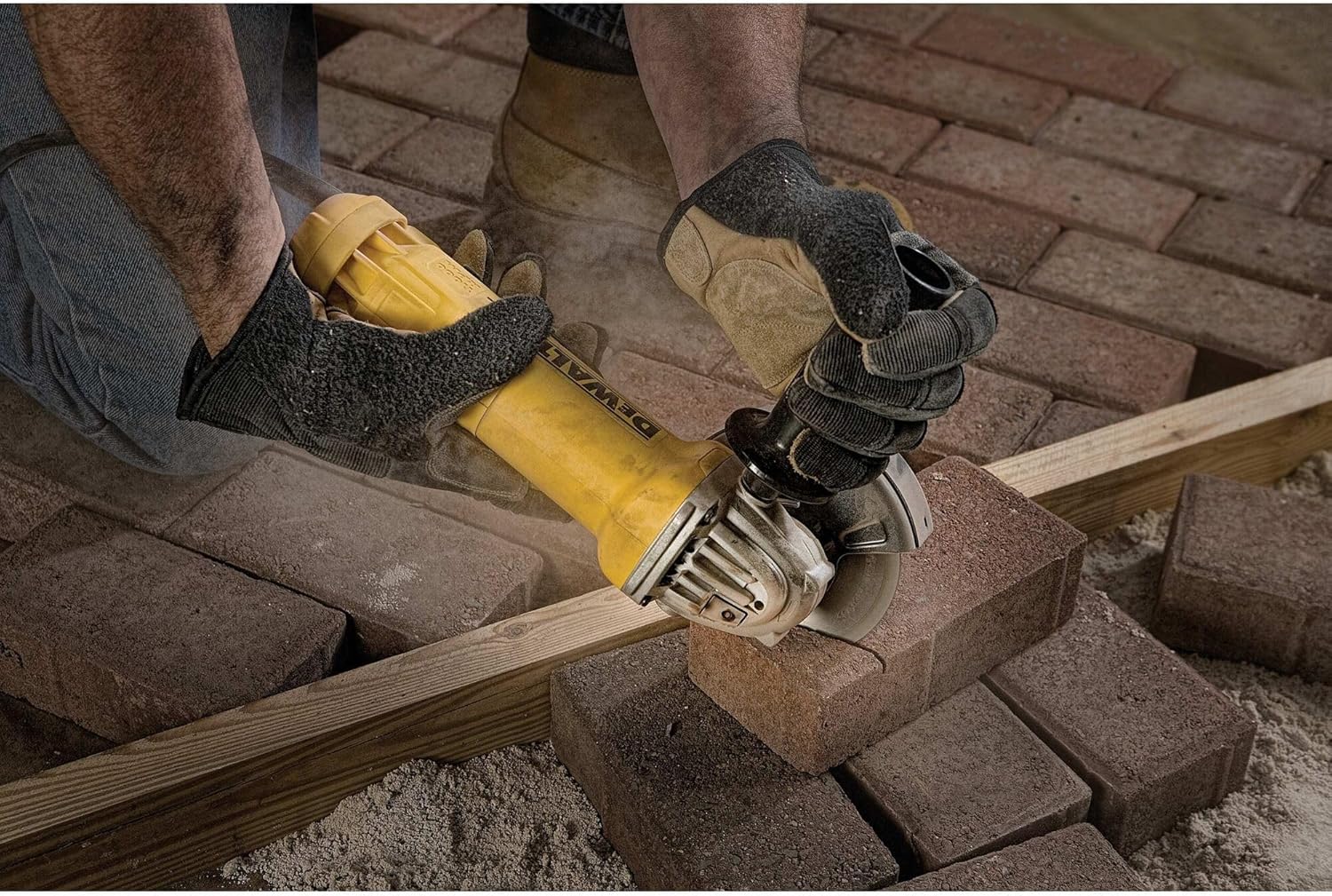 DEWALT Angle Grinder, 4.5 Inch, 11 Amp, 11,000 rpm, With Paddle Switch, Ergonomic Compact Design Grinder Tool (DWE402)