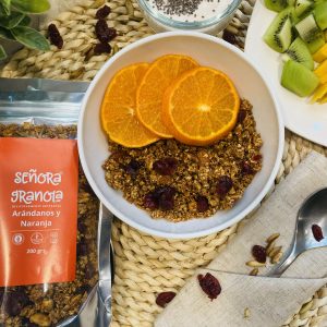 Granola artesanal con arándanos y naranaja