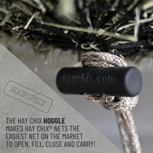 Hay Chix Red de heno para caballos | Alimentador de bolsas de heno de alimentación lenta | Nylon tratado UV de grado marino | Capacidad para 4-6 copos | Red de media paca | Agujeros de 1 3/4 pulgadas