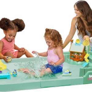 Little Tikes Bluey Bushland Adventure con 6 accesorios, Bluey Active Play, para niños y niñas de 2 a 4 años