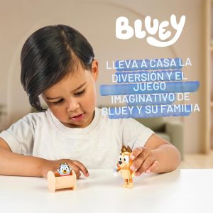 Paquete de 2 figuras articuladas de juguete de carreras de Bluey Baby, juguetes de personajes con Chilli y bebé en cuna accesorio, figuras de acción pequeñas para edades 3+
