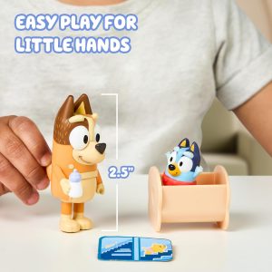 Paquete de 2 figuras articuladas de juguete de carreras de Bluey Baby, juguetes de personajes con Chilli y bebé en cuna accesorio, figuras de acción pequeñas para edades 3+