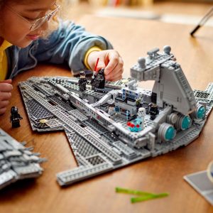 LEGO Star Wars Imperial Star Destroyer Juego de juguetes de construcción – Construcción y exhibición para niños y niñas, a partir de 10 años – Regalo para cumpleaños – Star Wars Darth Vader y 6