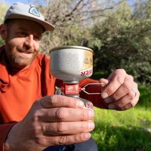 Dispositivo de transferencia de combustible FlipFuel para acampar y senderismo - Adaptador de isobutano ligero para mochilero