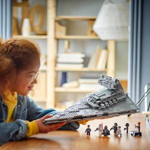 LEGO Star Wars Imperial Star Destroyer Juego de juguetes de construcción – Construcción y exhibición para niños y niñas, a partir de 10 años – Regalo para cumpleaños – Star Wars Darth Vader y 6