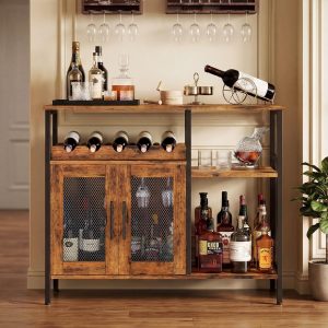 X-cosrack Armario para bar de vinos con estante desmontable para vinos, gabinete de barra de café con soporte para vidrio, aparador pequeño y gabinete de buffet con puerta de malla, marrón rústico