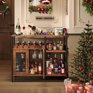 X-cosrack Armario para bar de vinos con estante desmontable para vinos, gabinete de barra de café con soporte para vidrio, aparador pequeño y gabinete de buffet con puerta de malla, marrón rústico