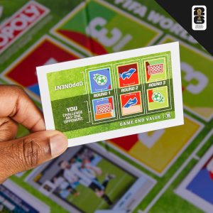 Monopoly Panini Prizm: Juego de mesa de fútbol de la Copa Mundial de la FIFA I con Monopoly Panini Prizm FIFA World Cup 2026 Trading Cards I a partir de 8 años