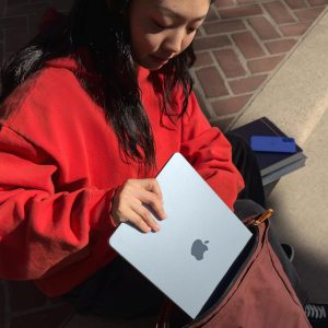 Apple MacBook Air 2025 con chip Apple M4, 13 pulgadas, 16 GB de memoria unificada, 512 GB de almacenamiento SSD (QWERTY inglés) Negro medianoche (Renovado)