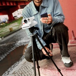 Polaroid Now+ de tercera generación - Cámara instantánea I-Type + paquete de película - Cámara blanca controlada por la aplicación Bluetooth Now+ + 16 fotos en color (6563)