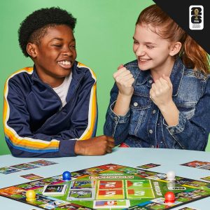 Monopoly Panini Prizm: Juego de mesa de fútbol de la Copa Mundial de la FIFA I con Monopoly Panini Prizm FIFA World Cup 2026 Trading Cards I a partir de 8 años