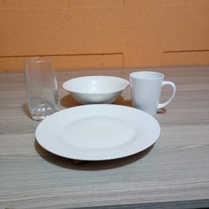 Vajilla Gibson de 28 piezas.