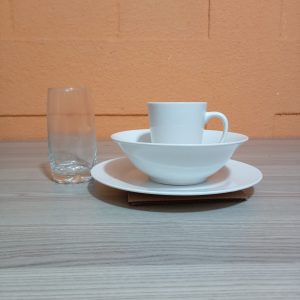 Vajilla Gibson de 28 piezas.