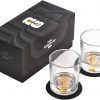 Edición oficial del Mundial de la FIFA 2026 - Juego de regalo de vasos de whisky de 8oz y posavasos de cuero - 2 de cada uno - Perfecto para fiestas, bares, reuniones previas al partido, guaridas de