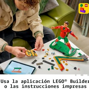 LEGO Editions Cristiano Ronaldo – Leyenda del fútbol – Juego de construcción para niños y niñas, a partir de 12 años – Regalo de fútbol coleccionable con placa – Decoración de dormitorio o estante