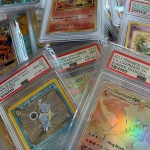 Una tarjeta de Pokémon encapsulada y autenticada con calificación PSA al azar (perfecta para exhibición)
