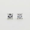 Aretes pegados circonia cuadrada blanca