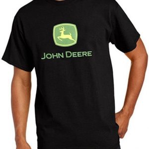 Camiseta con logotipo en el centro, manga corta y mensaje "John Deere"