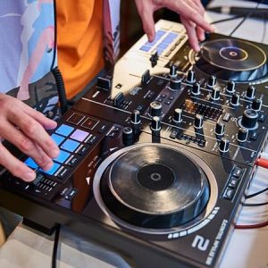 Hercules DJControl Inpulse 500: 2-deck USB DJ controller for Serato DJ and DJUCED (included) | Serato Dj Lite and Djuced Included, Built-in Audio Interface, 16 Rgb Pads, Touch Jog Wheels