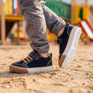 GINNI Zapatos deportivos casuales de lona para niños y niñas pequeños | Puntera protectora de goma, suela de goma ligera, plantilla de espuma de alta densidad, niños pequeños y grandes