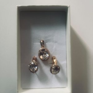 Juego Elegante Dije y Aretes Laminado en Oro 18K