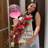 Arreglo Floral de Cumpleaños con Globo Personalizado y Letrero